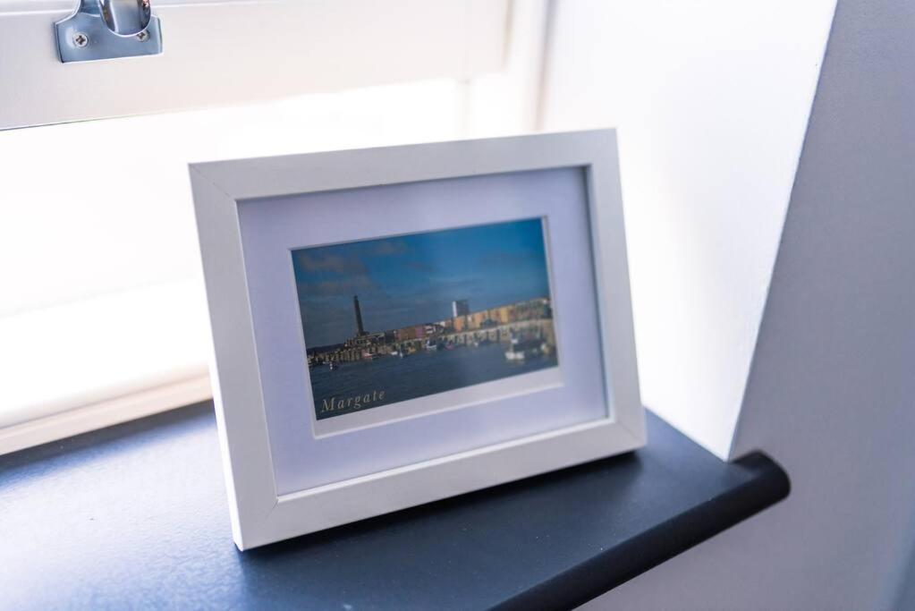 The Sunset Apartment - Margate Beach - By Goldex Coastal Breaks Bagian luar foto