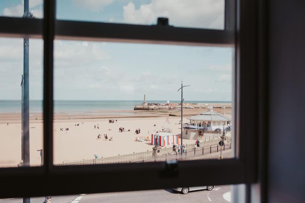 The Sunset Apartment - Margate Beach - By Goldex Coastal Breaks Bagian luar foto