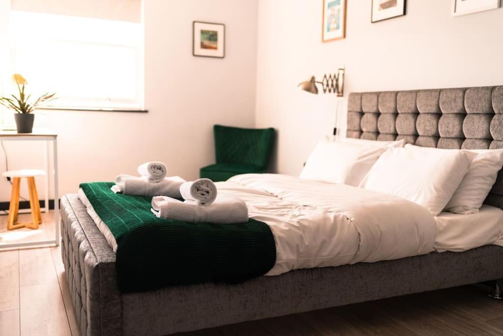 The Sunset Apartment - Margate Beach - By Goldex Coastal Breaks Bagian luar foto